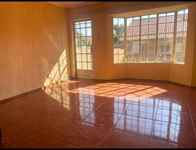 2 BEDROOM TOWNHOUSE FOR SALE IN NORKEM PARK